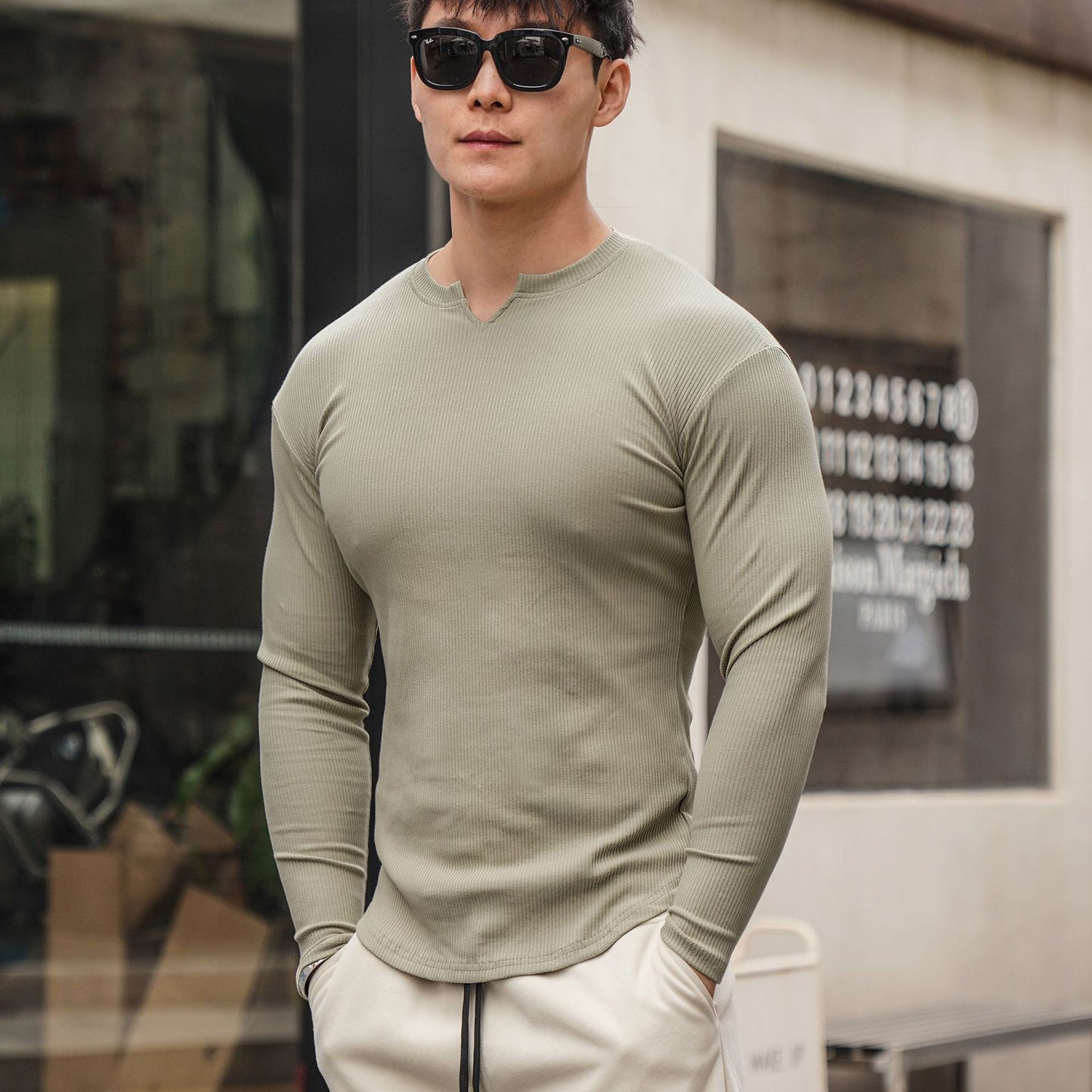Long-sleeved sports T-shirt