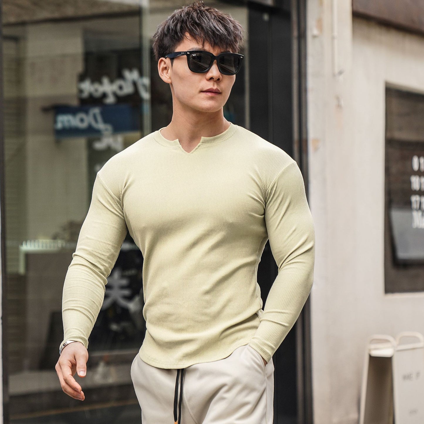 Long-sleeved sports T-shirt