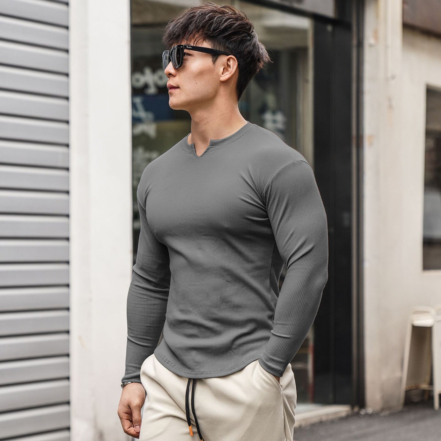Long-sleeved sports T-shirt