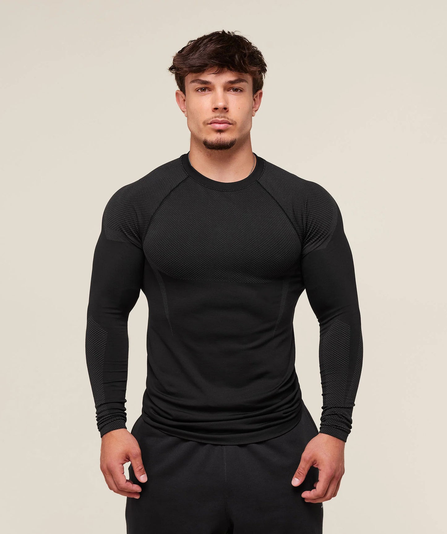 Formal long-sleeved shirt with loose fit and good breathability