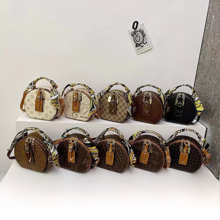 Round-shaped old-fashioned bag