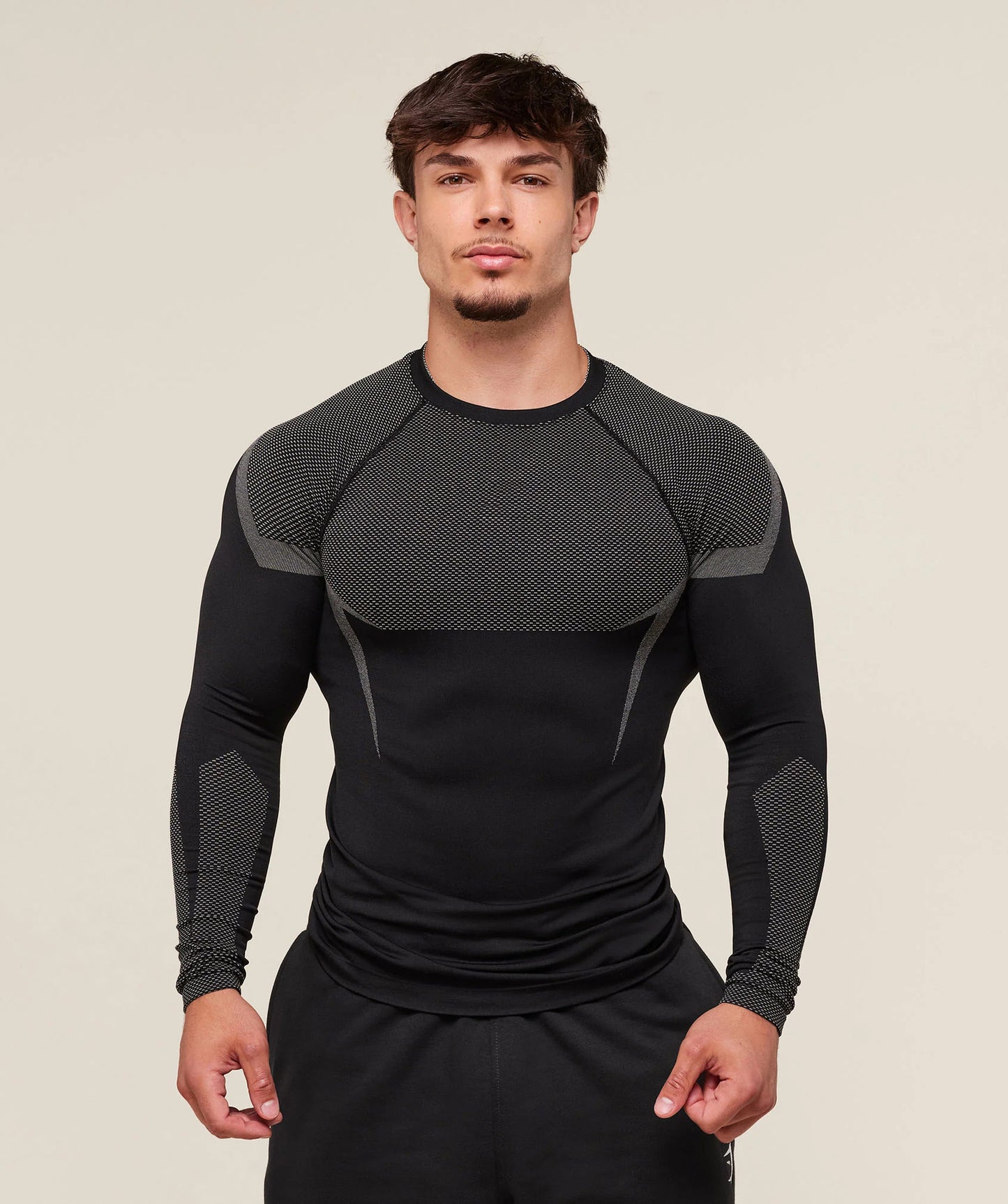 Formal long-sleeved shirt with loose fit and good breathability